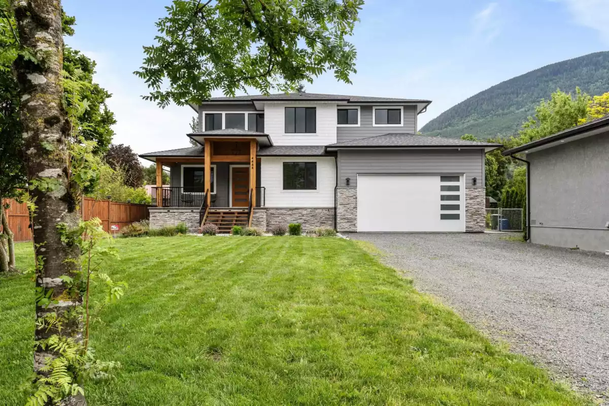 Kitchen Island Photo of 4464 Community Street, Yarrow, BC