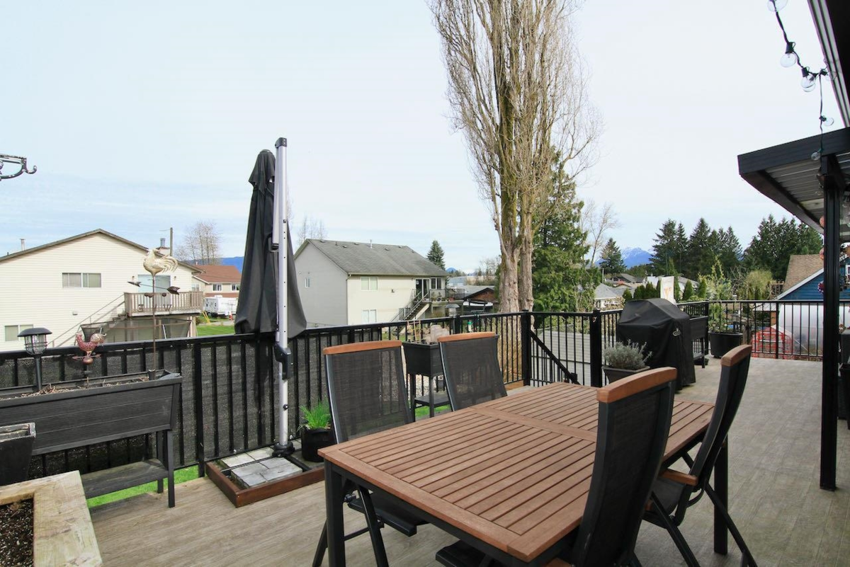 Entry Foyer Photo of 20147 Wanstead Street, Maple Ridge, BC