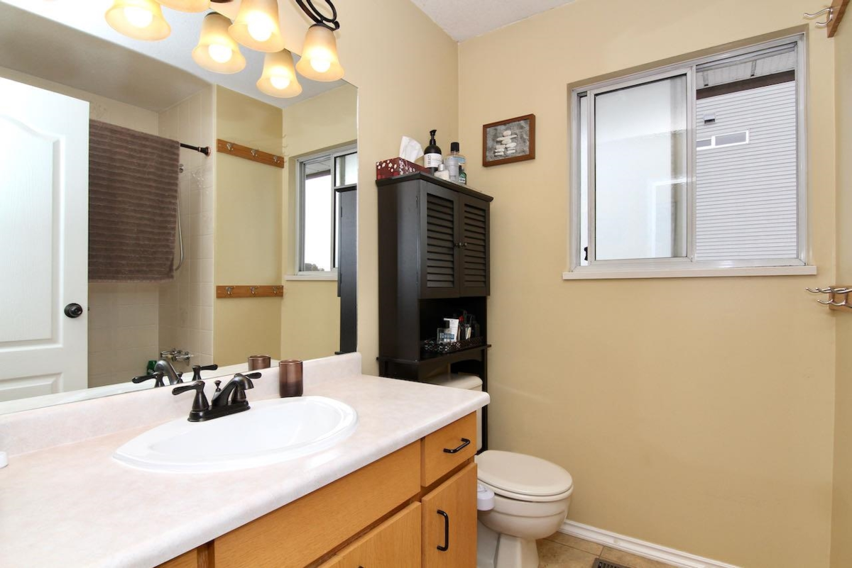 Guest Bathroom Photo of 20147 Wanstead Street, Maple Ridge, BC