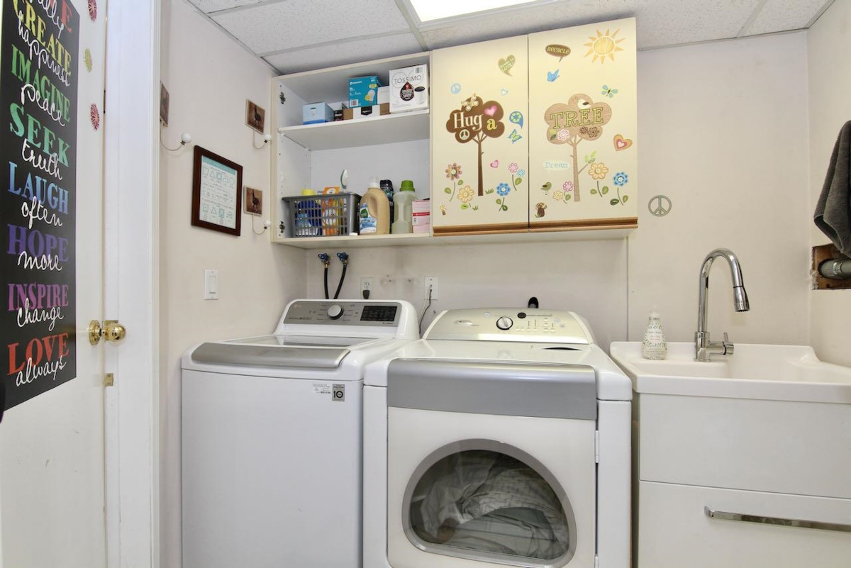 Hallway Photo of 20147 Wanstead Street, Maple Ridge, BC