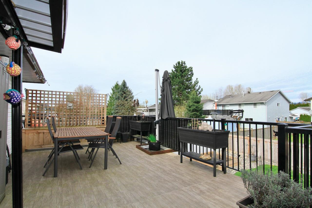 Mudroom Photo of 20147 Wanstead Street, Maple Ridge, BC