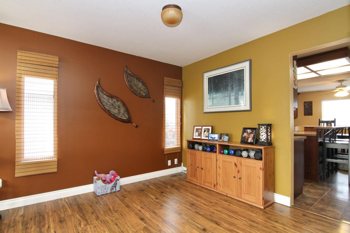 Walk-In Closet Photo of 20147 Wanstead Street, Maple Ridge, BC