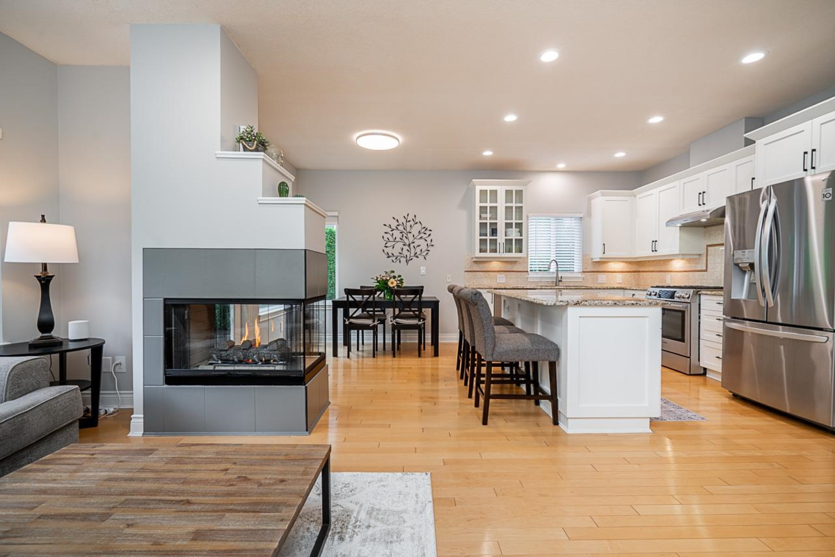 Guest Bathroom Photo of 33 3355 Morgan Creek Way, Surrey, BC