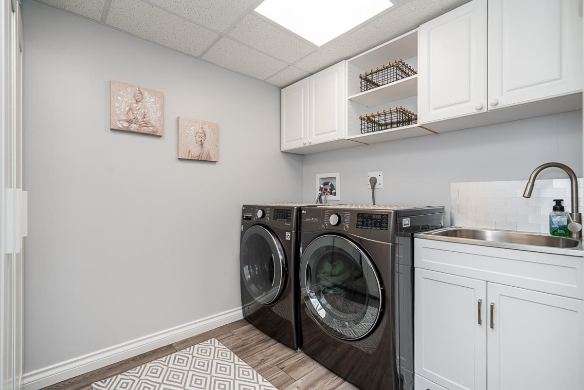 Swimming Pool Photo of 33 3355 Morgan Creek Way, Surrey, BC