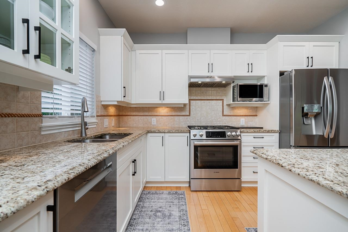 Walk-In Closet Photo of 33 3355 Morgan Creek Way, Surrey, BC