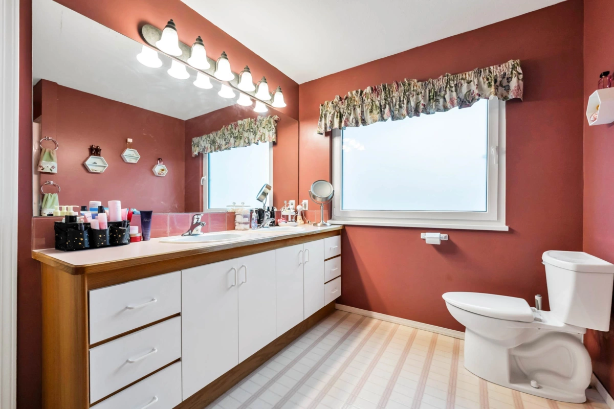 Basement Recreation Room Photo of 5904 188 Street, Surrey, BC