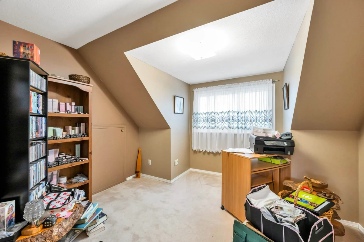 Entry Foyer Photo of 5904 188 Street, Surrey, BC
