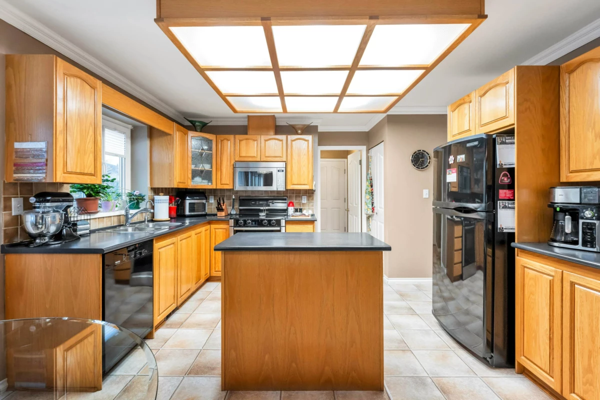 Kitchen Photo of 5904 188 Street, Surrey, BC