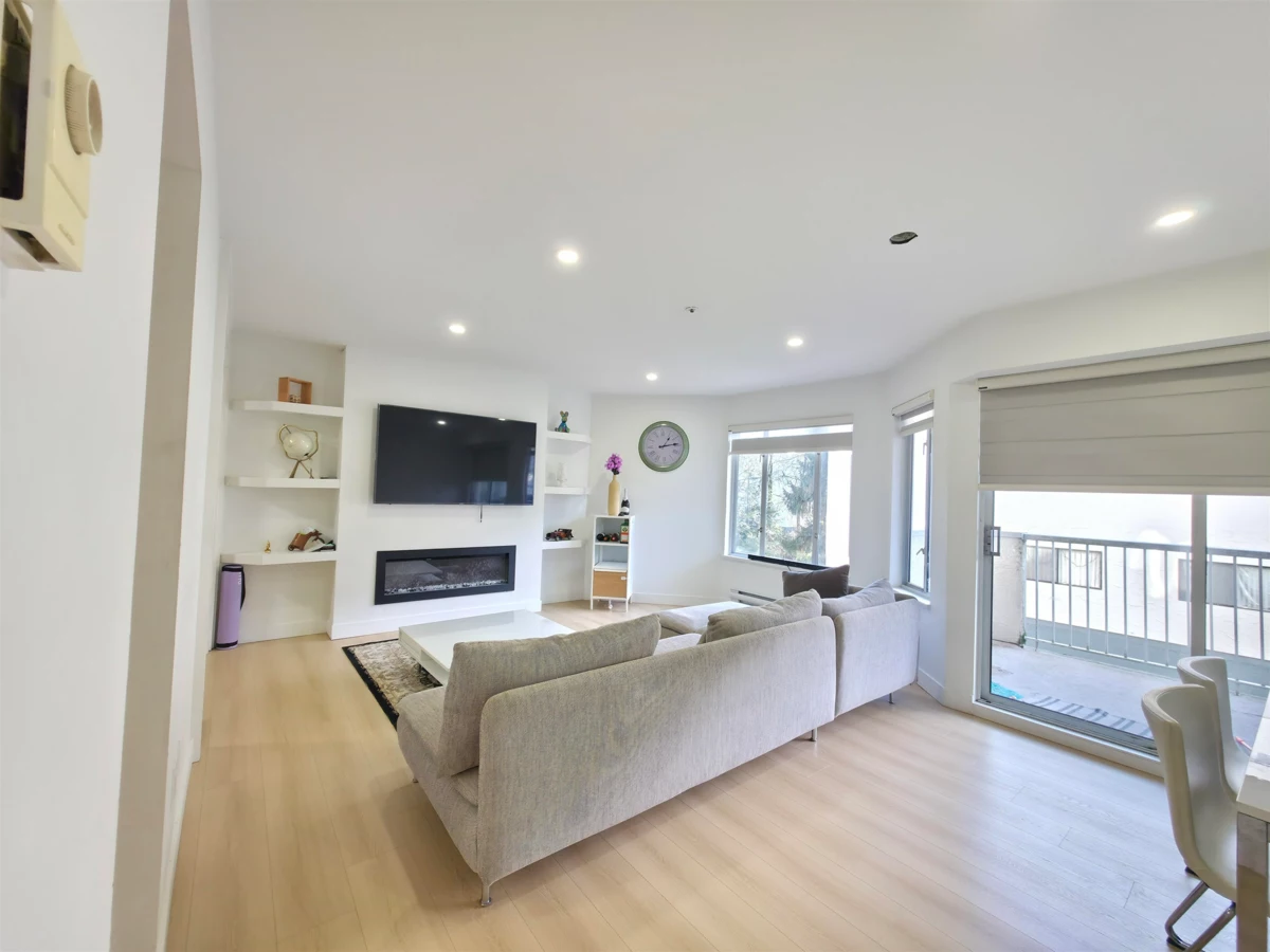 Kitchen Island Photo of 104 20064 56 Avenue, Langley, BC