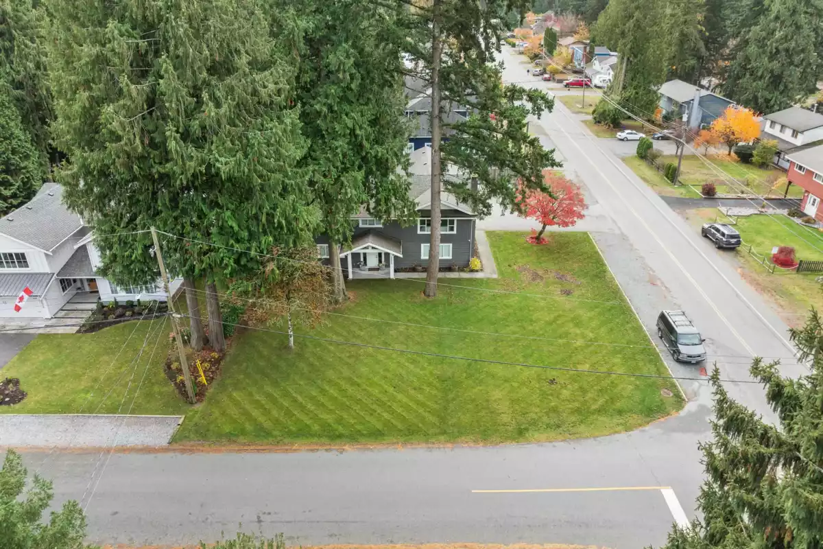 Living Room Photo of 20060 43a Avenue, Langley, BC