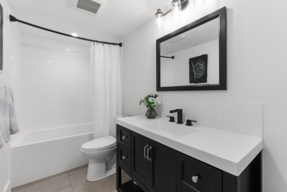 Powder Room Photo of 20060 43a Avenue, Langley, BC