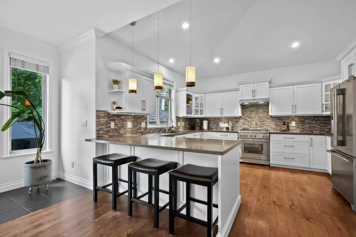 Breakfast Nook Photo of 15639 37a Avenue, Surrey, BC