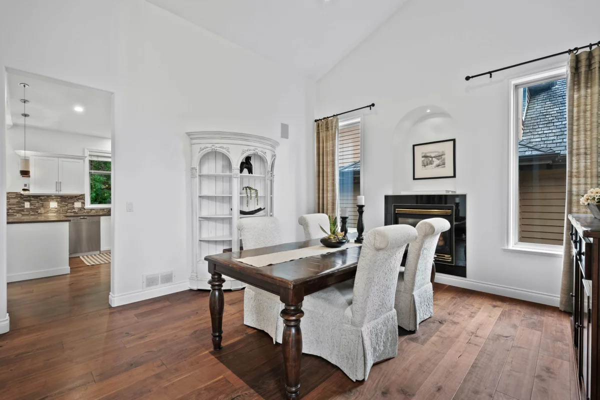 Kitchen Island Photo of 15639 37a Avenue, Surrey, BC