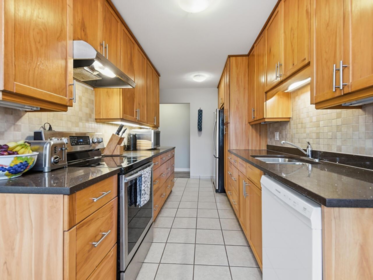 312 3901 Carrigan Court, Burnaby, BC, Burnaby — Apartment/Condo for sale