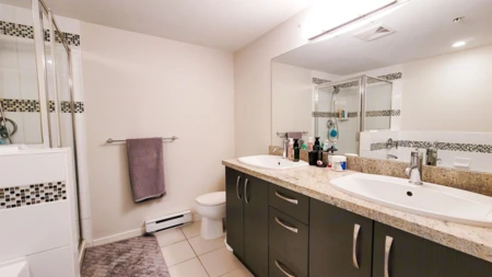 Primary Bathroom Photo of 217 9299 Tomicki Avenue, Richmond, BC