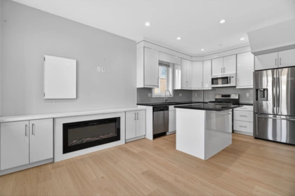 2430 E 41 Avenue, Vancouver, BC