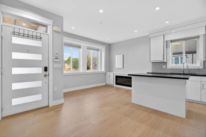2430 E 41 Avenue, Vancouver, BC