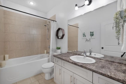 Primary Bathroom Photo of 32444 Mitchell Avenue, Mission, BC