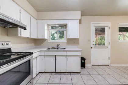 Kitchen Island Photo of 9689 131 Street, Surrey, BC