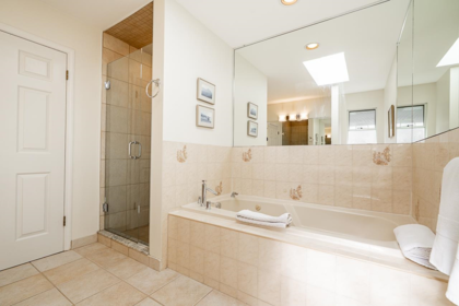 Entry Foyer Photo of 6200 Woodwards Road, Richmond, BC