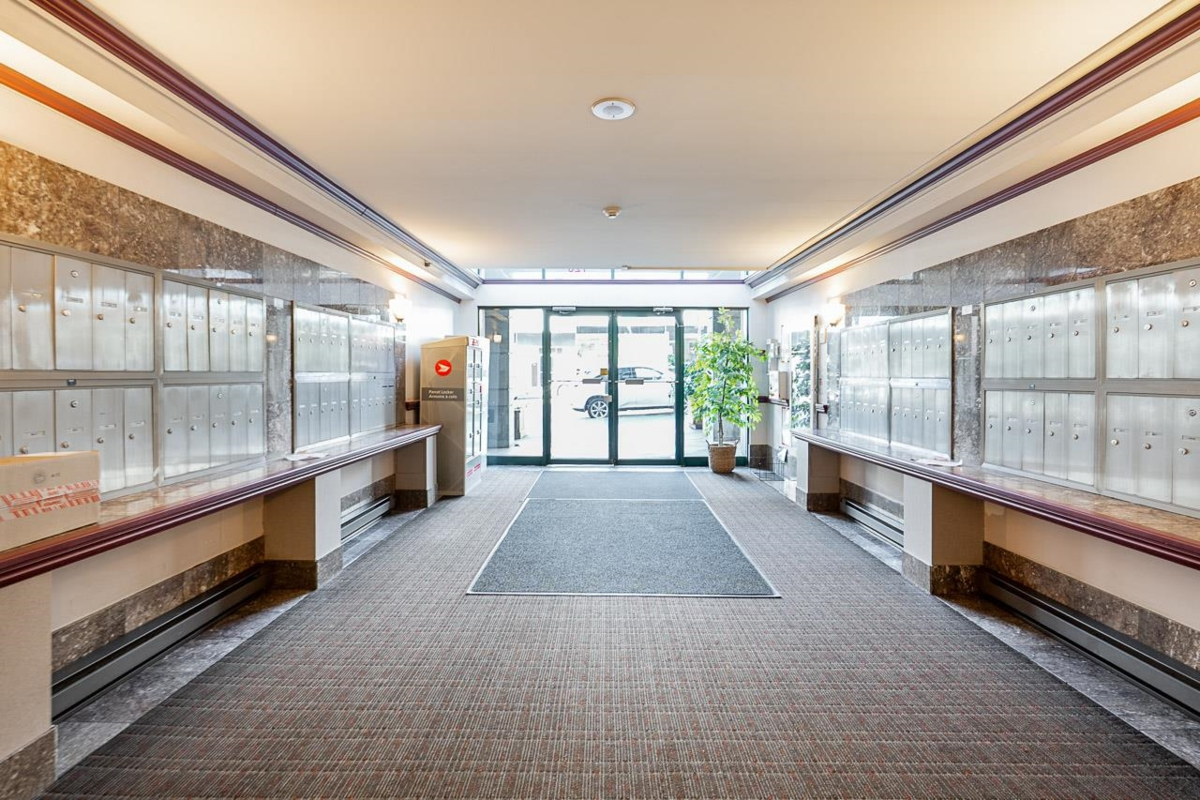 Dining Area Photo of 707 720 Carnarvon Street, New Westminster, BC
