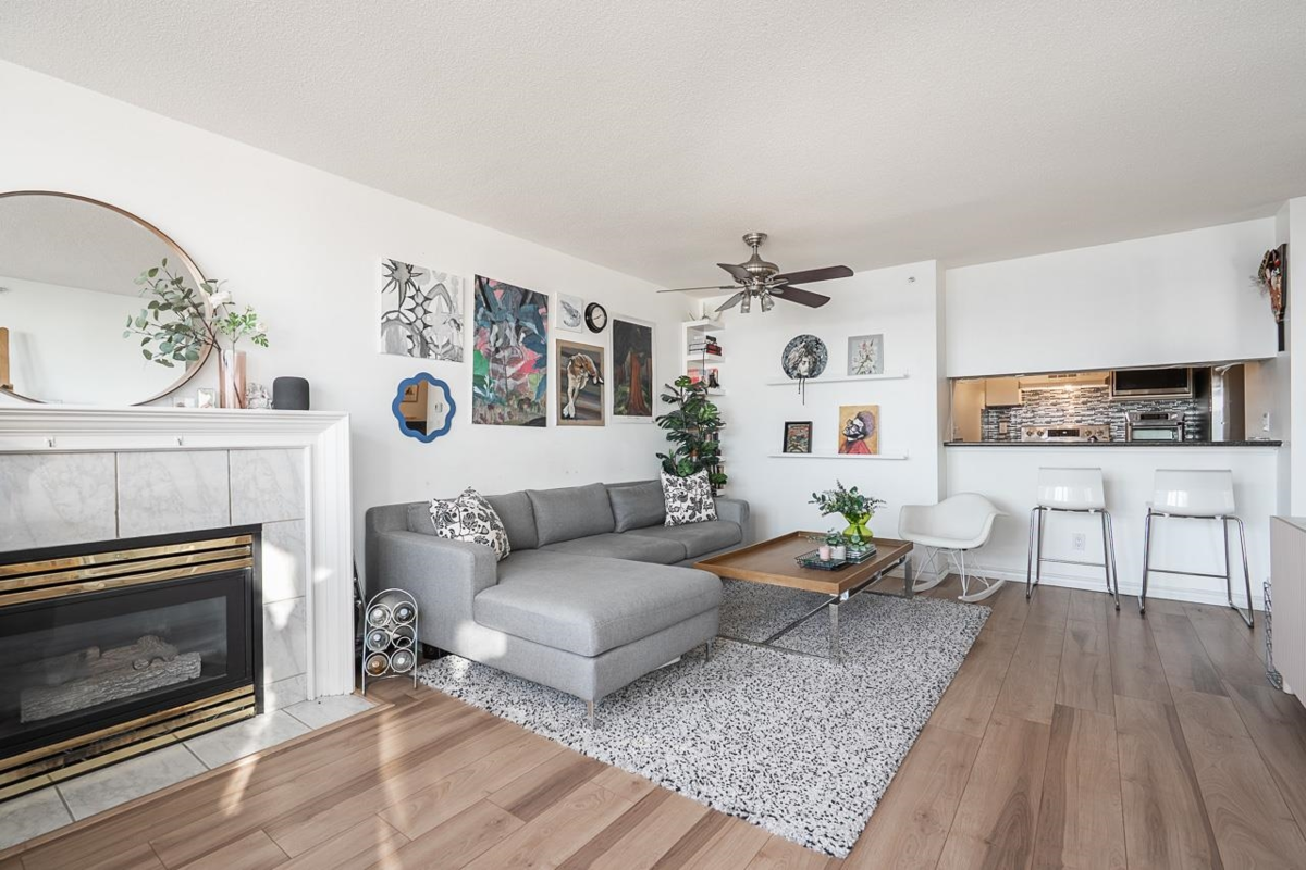 Kitchen Photo of 707 720 Carnarvon Street, New Westminster, BC