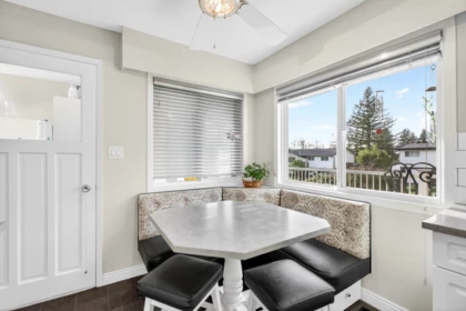 Guest Bathroom Photo of 11570 196b Street, Pitt Meadows, BC