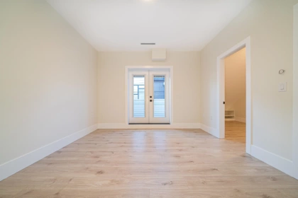 Hot Tub / Spa Photo of 972 Park Drive, Vancouver, BC