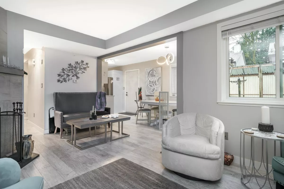 Powder Room Photo of 11956 214 Street, Maple Ridge, BC