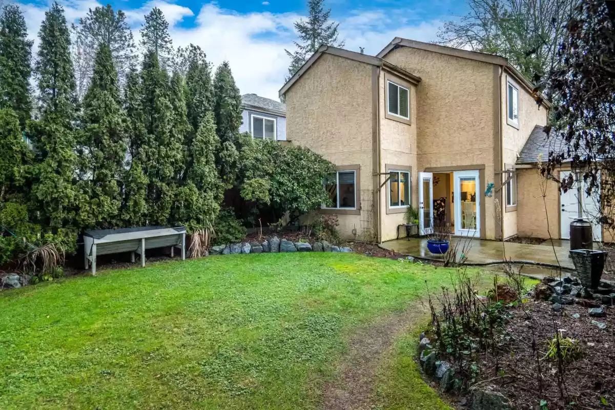 Swimming Pool Photo of 11956 214 Street, Maple Ridge, BC