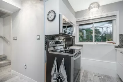Kitchen Island Photo of 11956 214 Street, Maple Ridge, BC