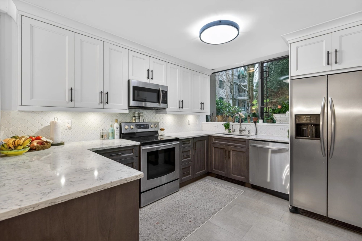 Breakfast Nook Photo of 109 1785 Martin Drive, Surrey, BC