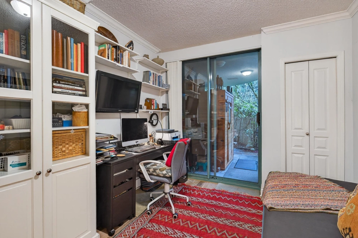 Entry Foyer Photo of 109 1785 Martin Drive, Surrey, BC