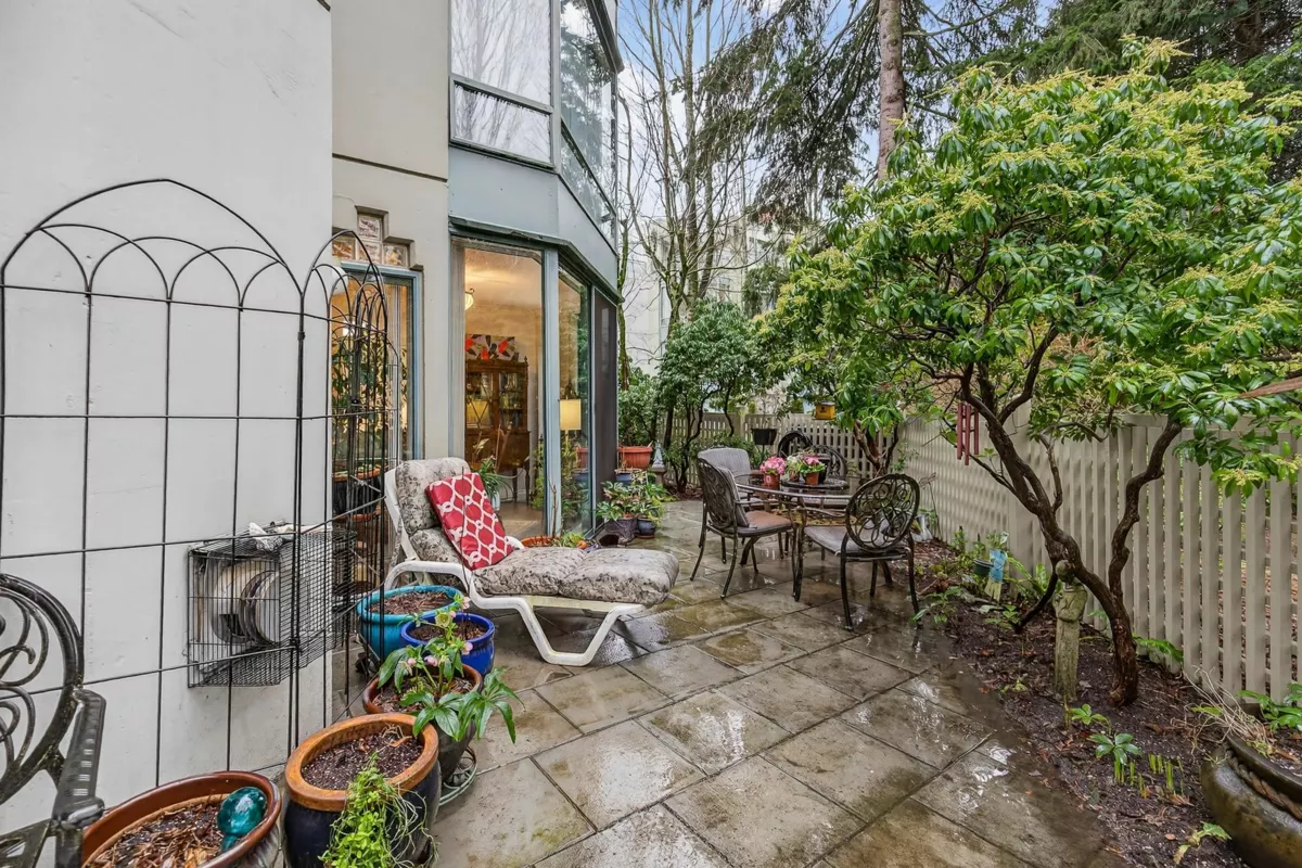 Front Yard Photo of 109 1785 Martin Drive, Surrey, BC