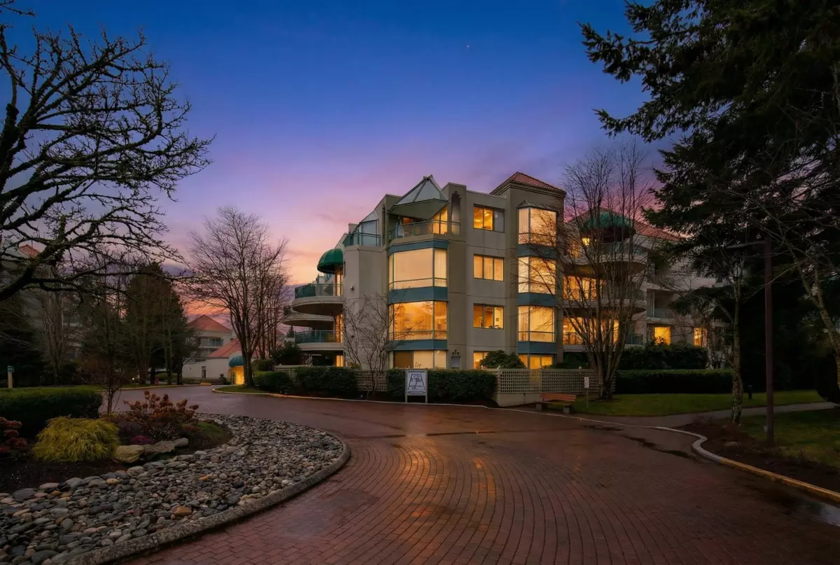 Hot Tub / Spa Photo of 109 1785 Martin Drive, Surrey, BC