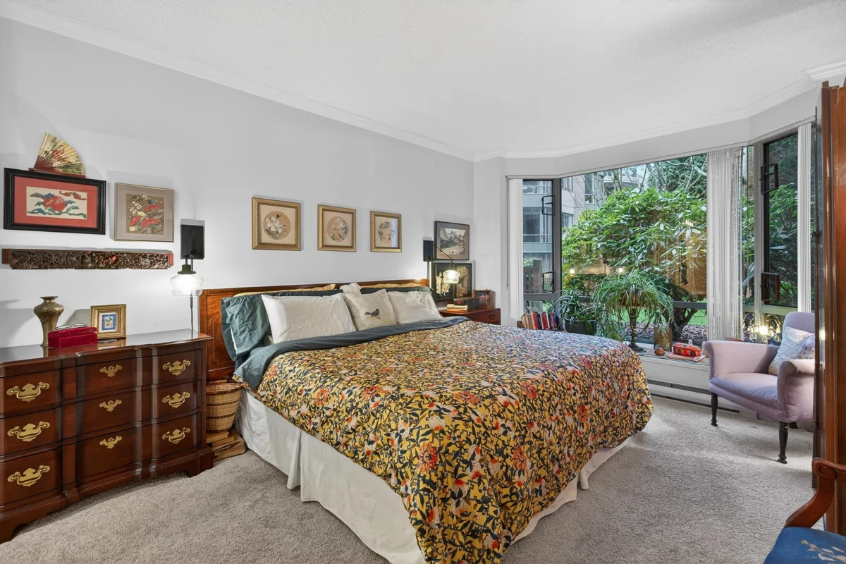 Powder Room Photo of 109 1785 Martin Drive, Surrey, BC