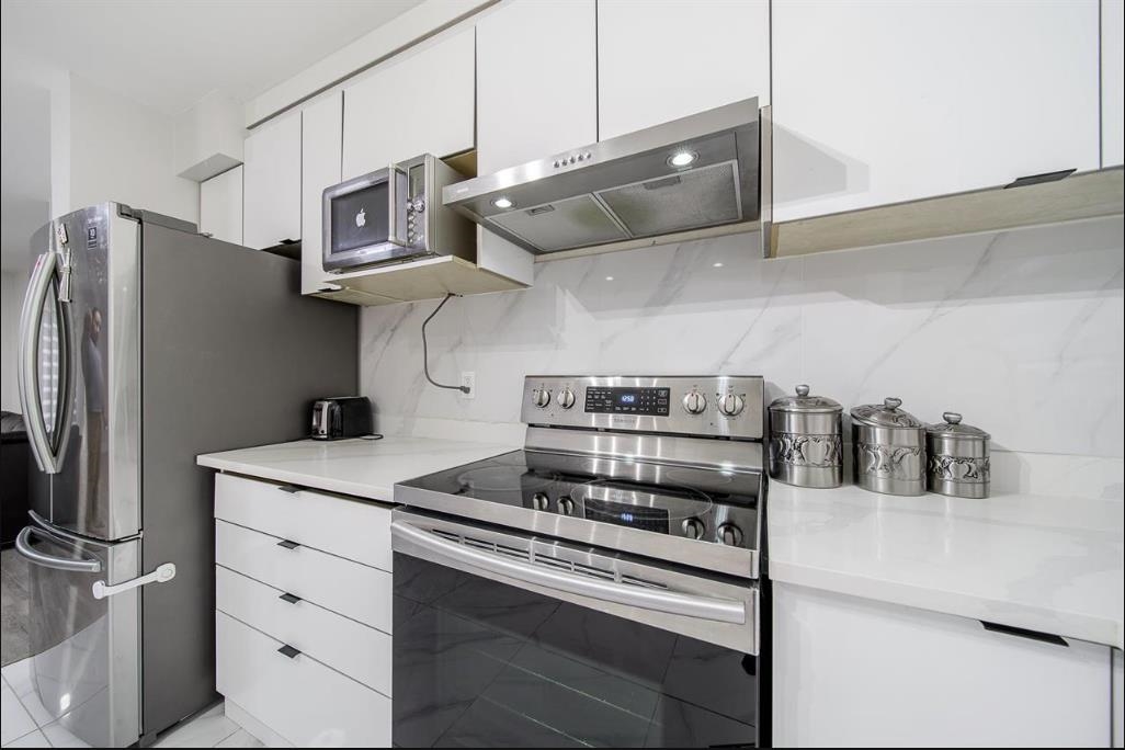 Dining Area Photo of 129 13710 67 Avenue, Surrey, BC