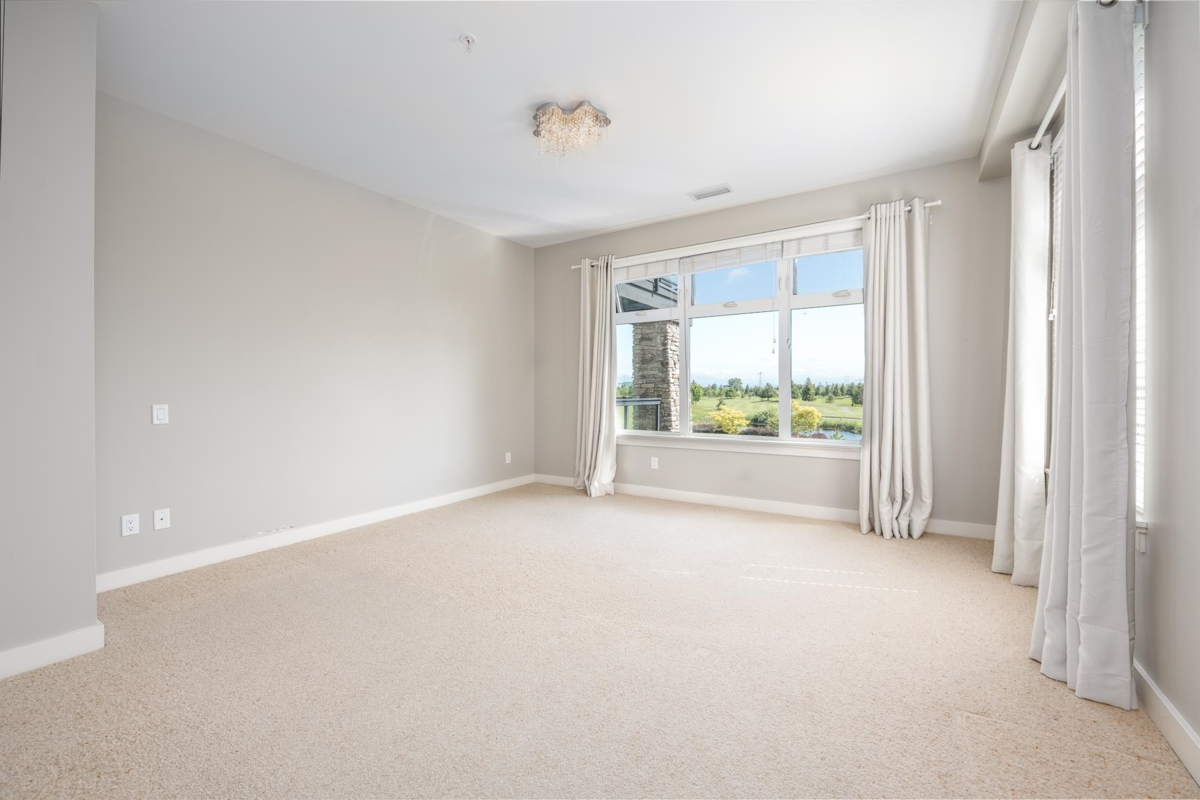 Guest Bathroom Photo of 210 5099 Springs Boulevard, Tsawwassen, BC