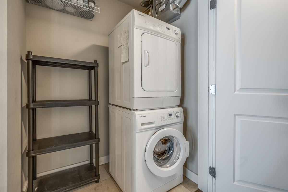 Hallway Photo of 210 5099 Springs Boulevard, Tsawwassen, BC