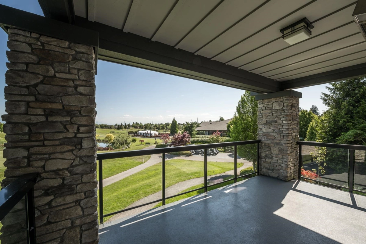 Kitchen Island Photo of 210 5099 Springs Boulevard, Tsawwassen, BC