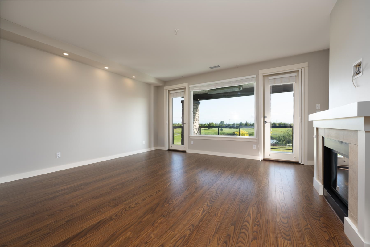 Kitchen Photo of 210 5099 Springs Boulevard, Tsawwassen, BC