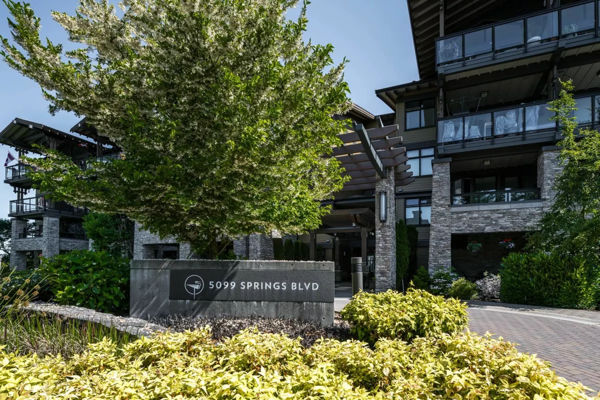 Living Room Photo of 210 5099 Springs Boulevard, Tsawwassen, BC