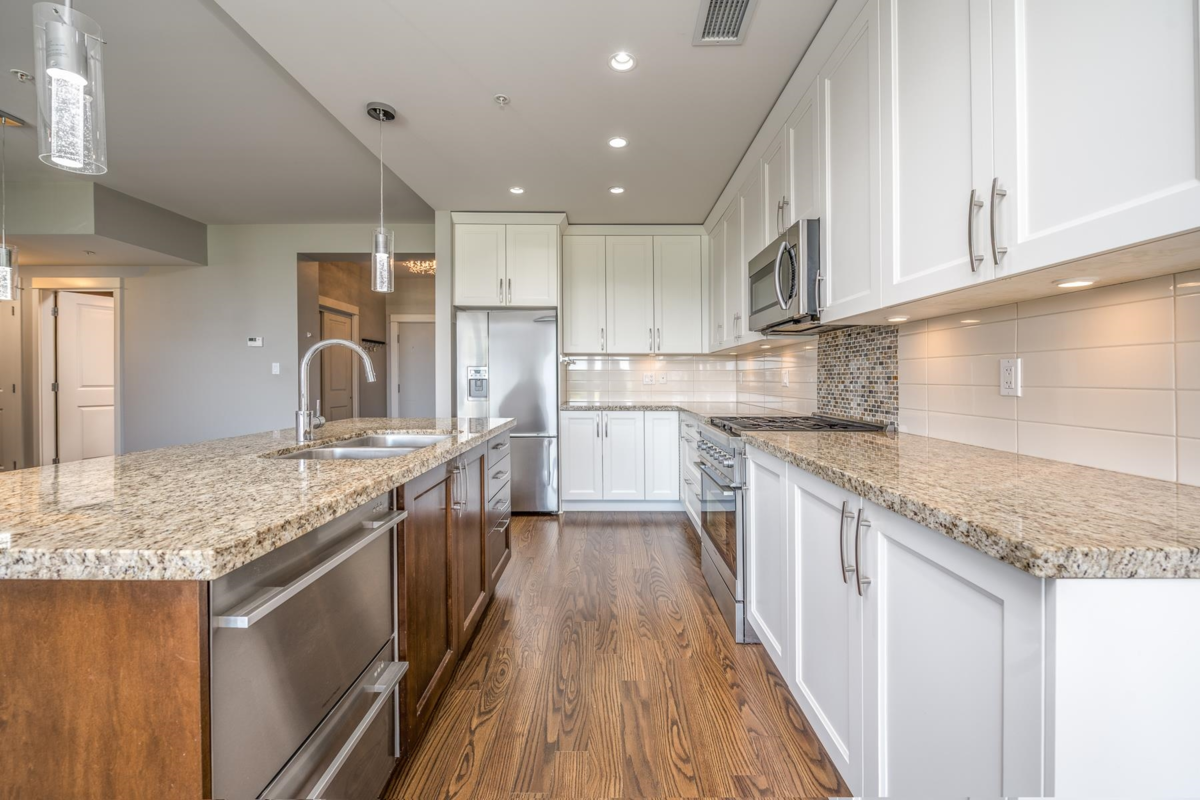 Primary Bathroom Photo of 210 5099 Springs Boulevard, Tsawwassen, BC