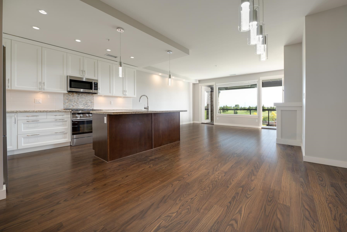 Primary Bedroom Photo of 210 5099 Springs Boulevard, Tsawwassen, BC