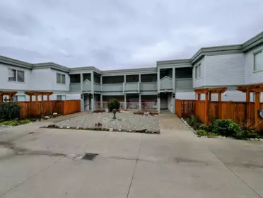 322 5780 Trail Avenue, Sechelt, BC, Sechelt District — 2 bed apartment/condo for sale