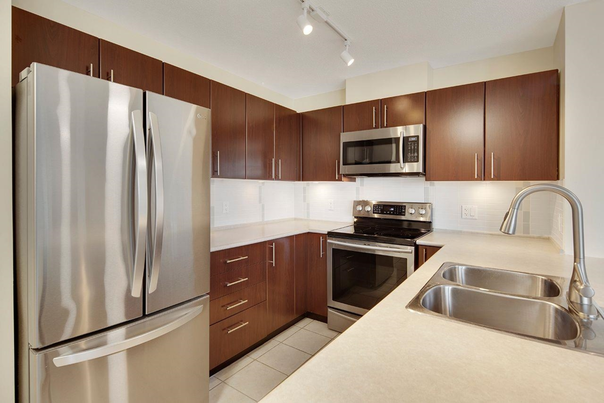 Kitchen Island Photo of 401 7088 Mont Royal Square, Vancouver, BC