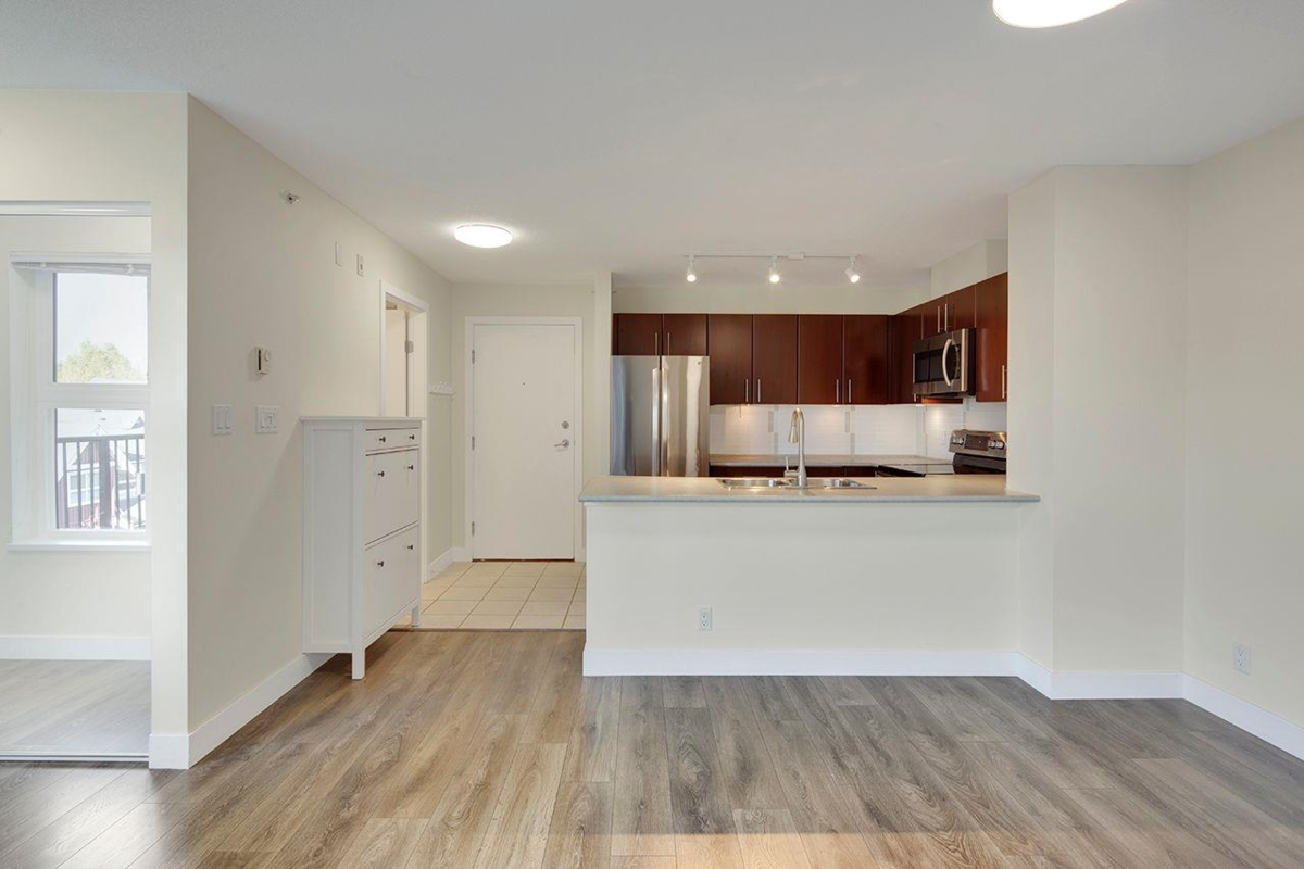 Kitchen Photo of 401 7088 Mont Royal Square, Vancouver, BC