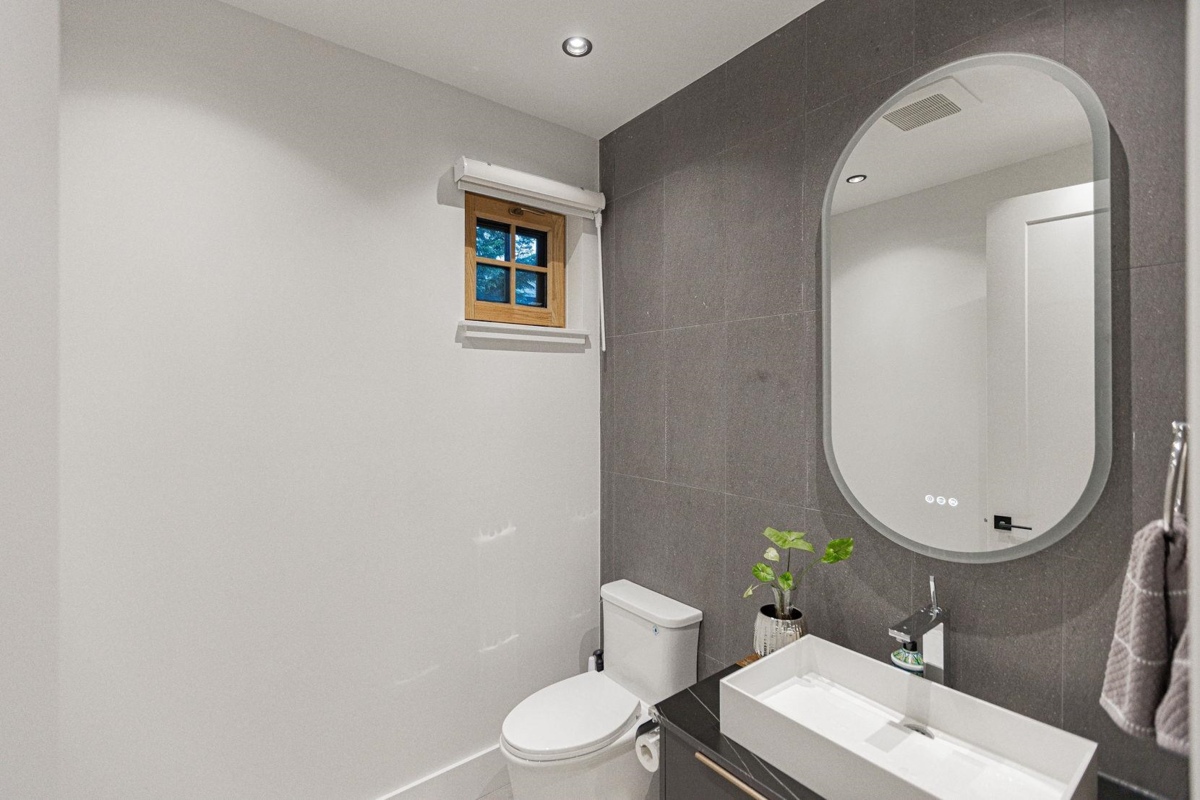 Entry Foyer Photo of 2051 W King Edward Avenue, Vancouver, BC