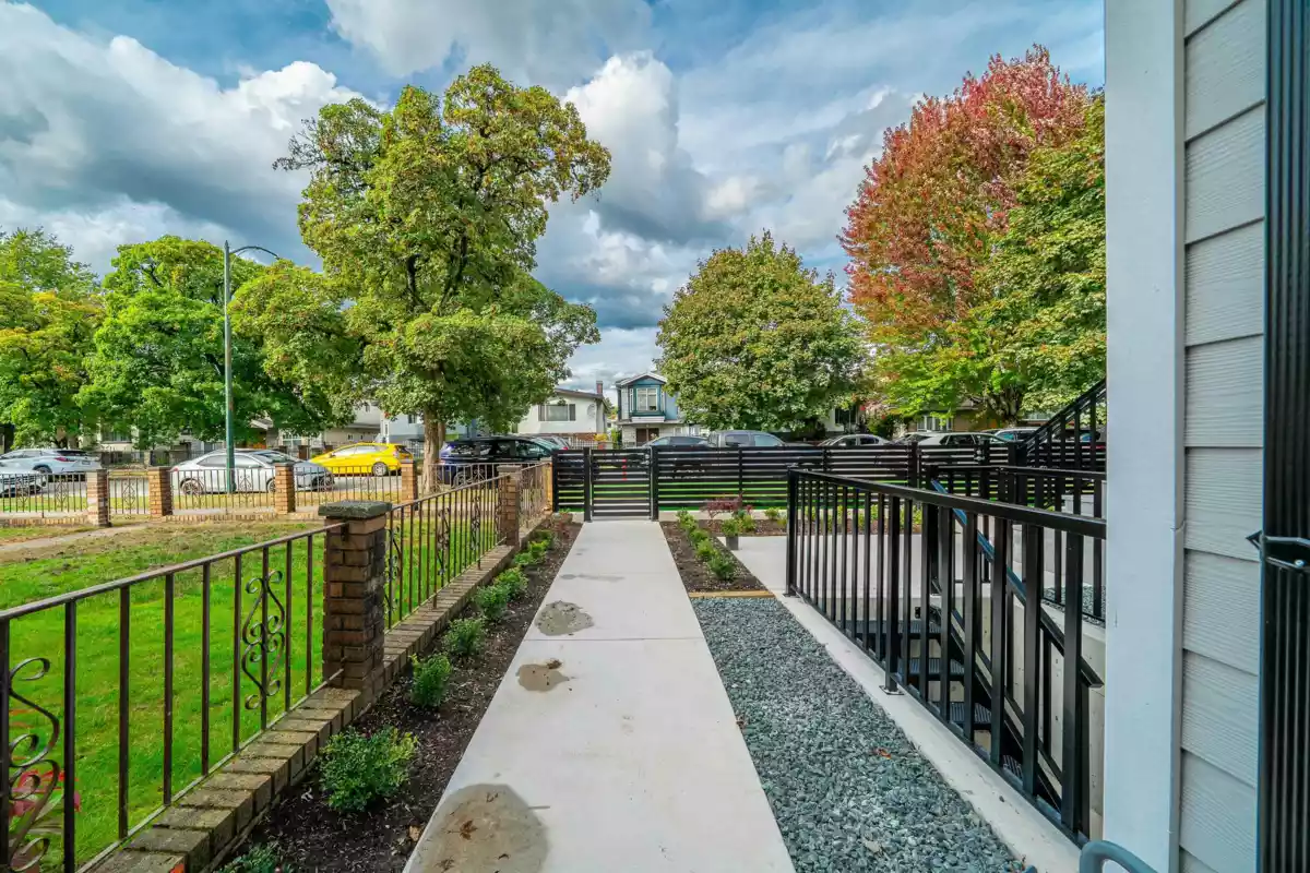 Powder Room Photo of 2174 E 46th Avenue, Vancouver, BC