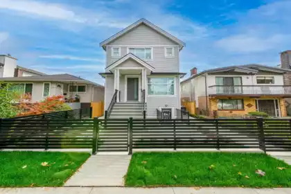 2174 E 46th Avenue, Vancouver, BC, Killarney VE — 5 bed half duplex for sale